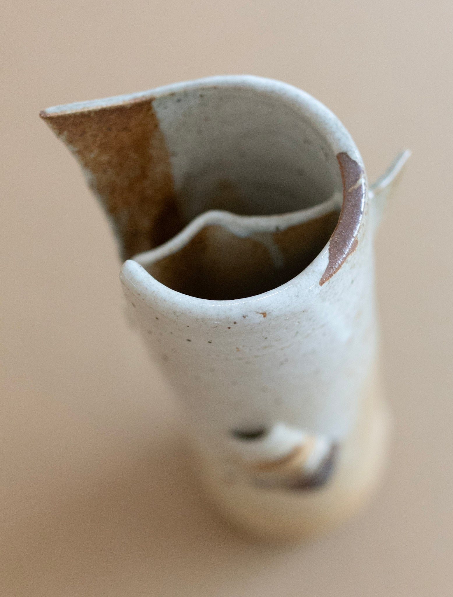 Tan Tuan Yong, Untitled (Brown and White Vase), Undated