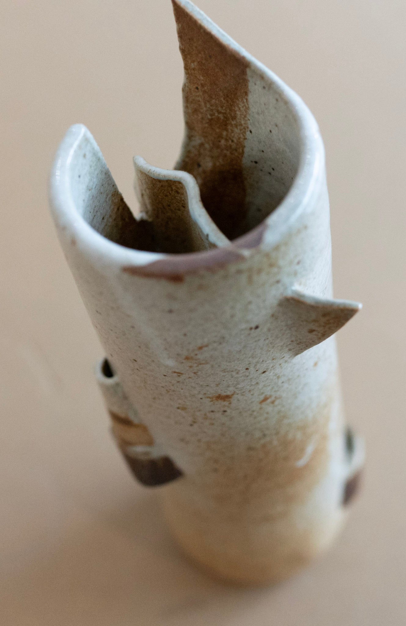 Tan Tuan Yong, Untitled (Brown and White Vase), Undated