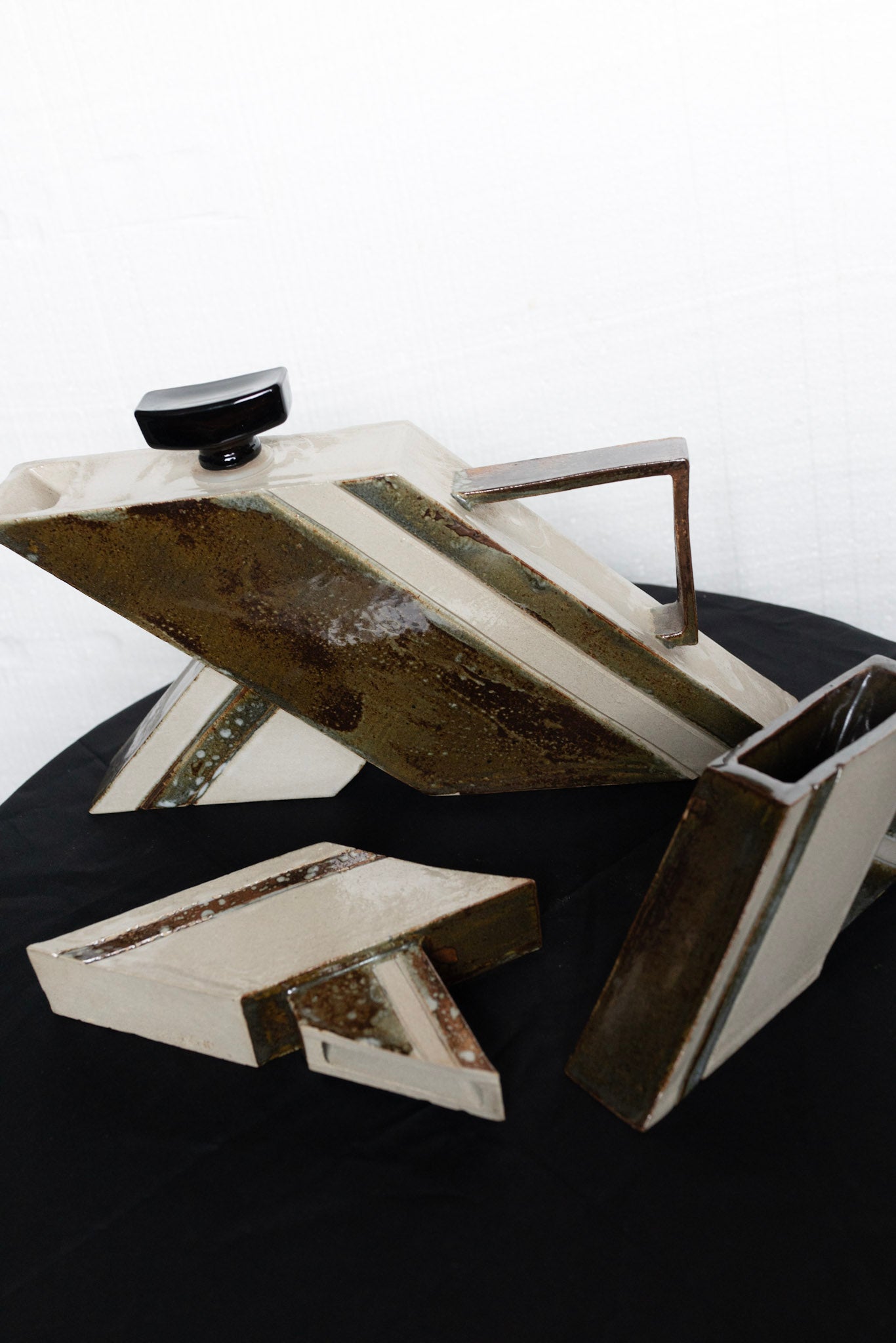 Jessie Tan Saw Lan, Untitled (Teapot & Teacups Set), Undated