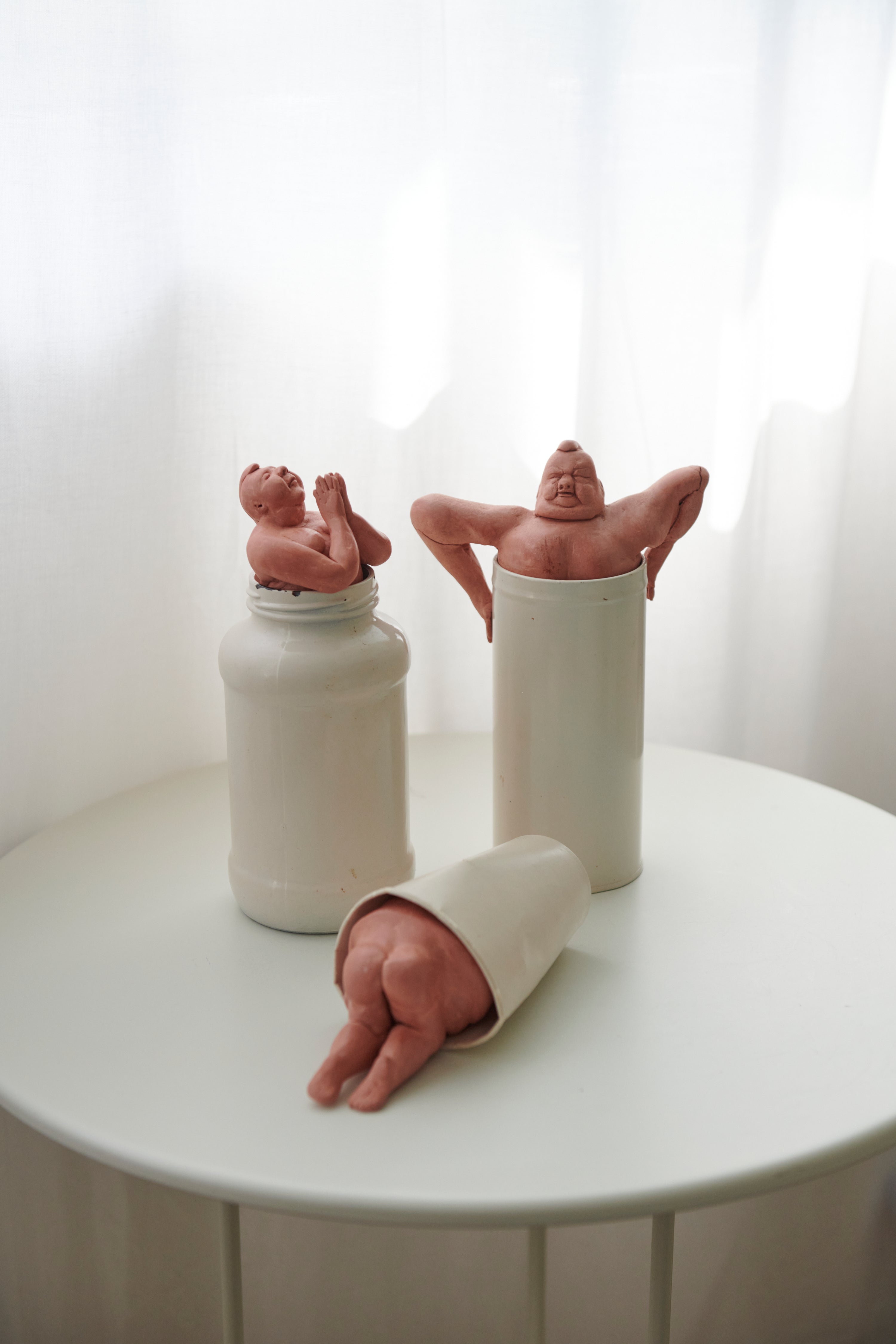 Kray Chen, Hmm.. What’s On The Other Side? (Series 1 - Crawling), 2011