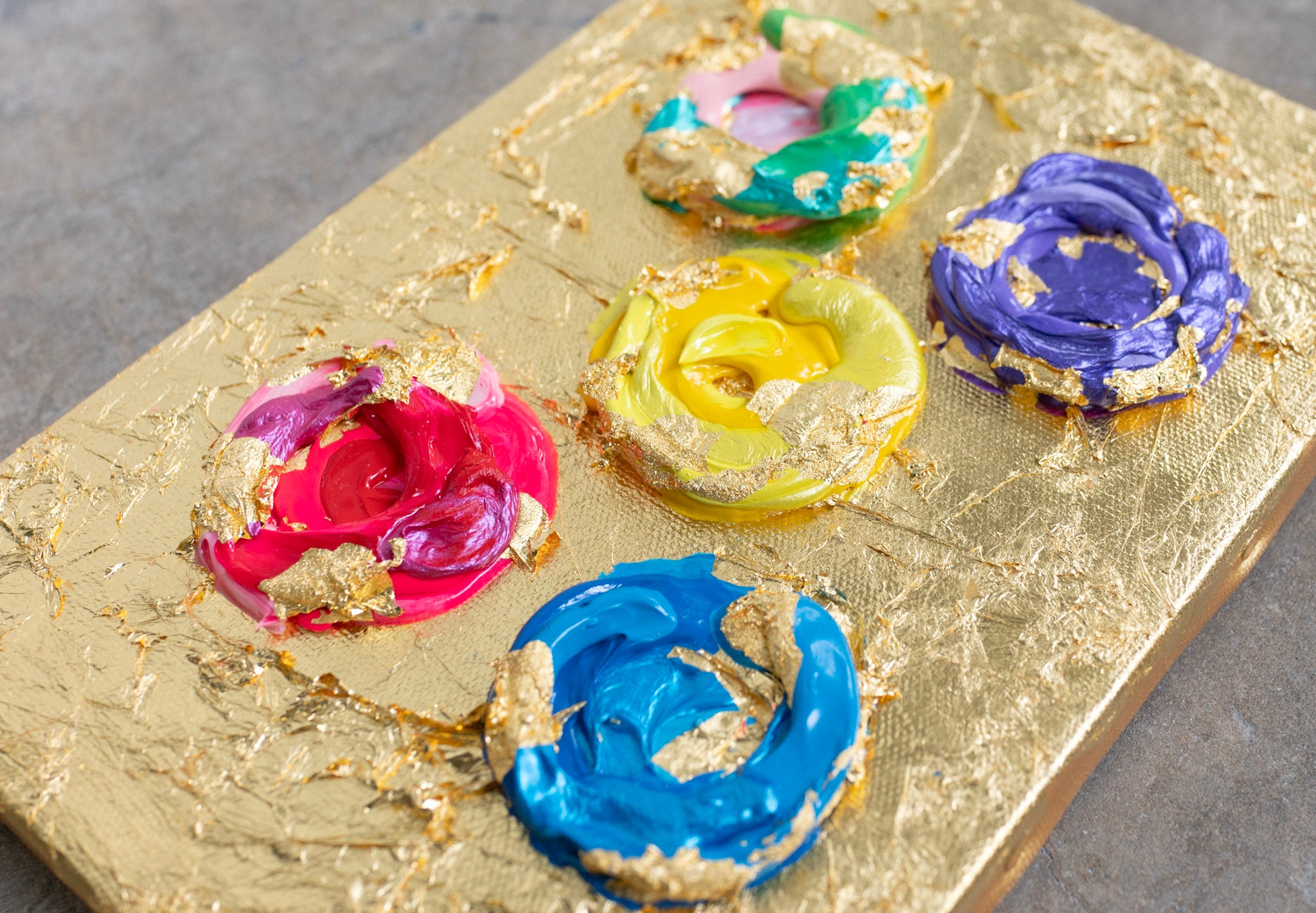 Keiko Moriuchi, 大紅蟠桃 Donut Peach IV, 2025