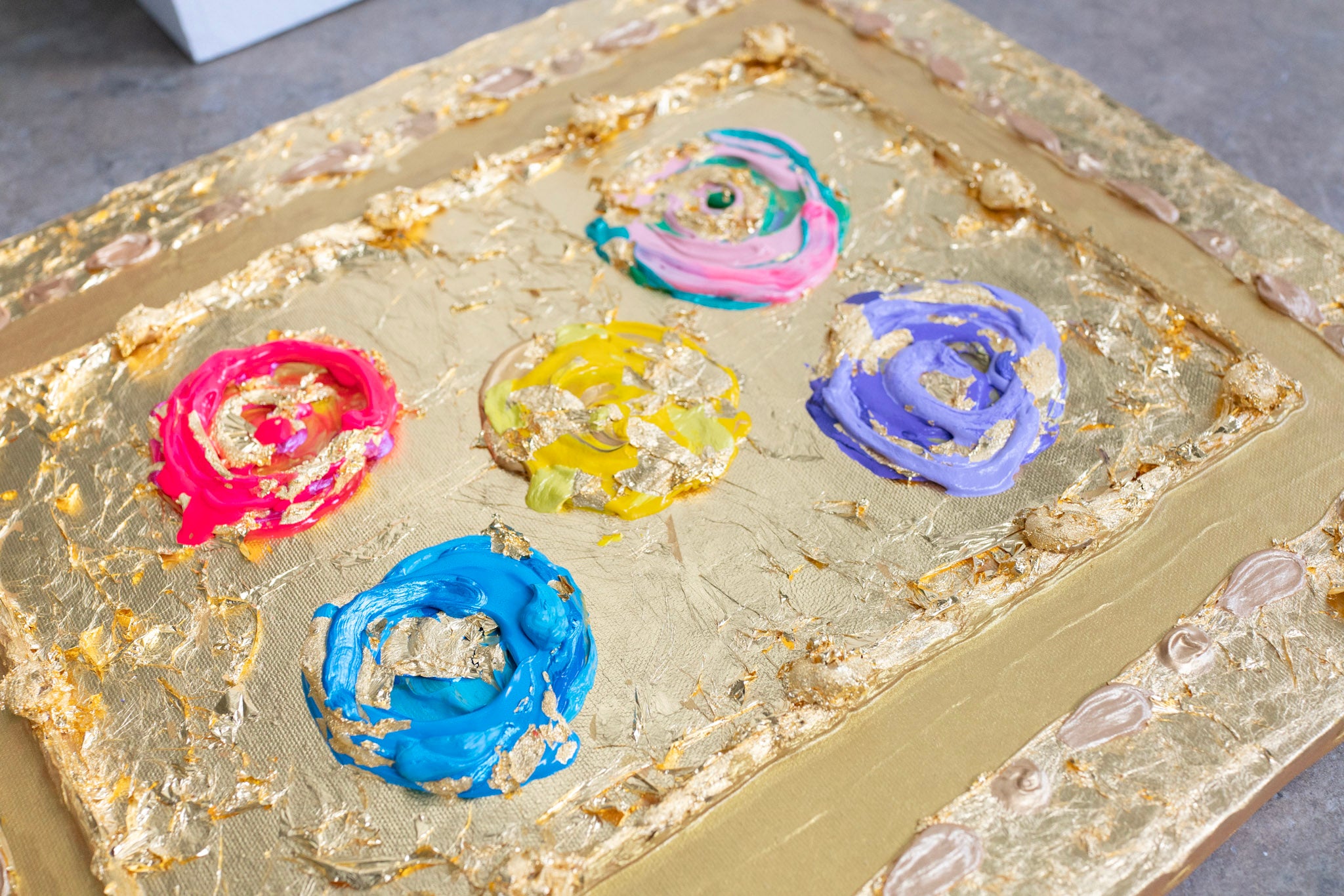 Keiko Moriuchi, 大紅蟠桃 Donut Peach II, 2025